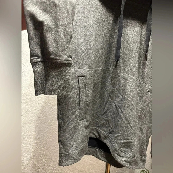 Lululemon Athletica gray hooded tops size 6 - Picture 6 of 9